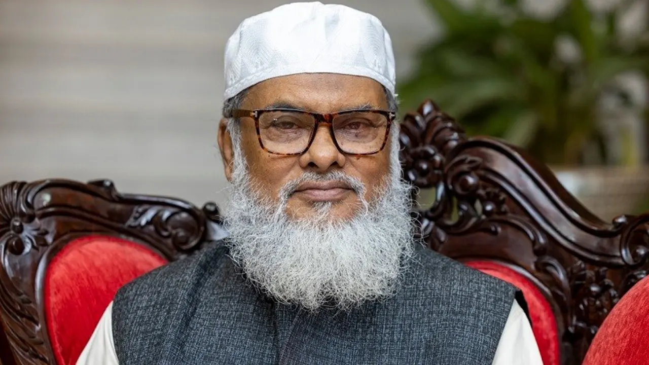 নতুন সরকার আমন্ত্রণ জানালেও মন্ত্রিসভায় থাকছেন না ধর্ম উপদেষ্টা ড. আ ফ ম খালিদ হোসেন