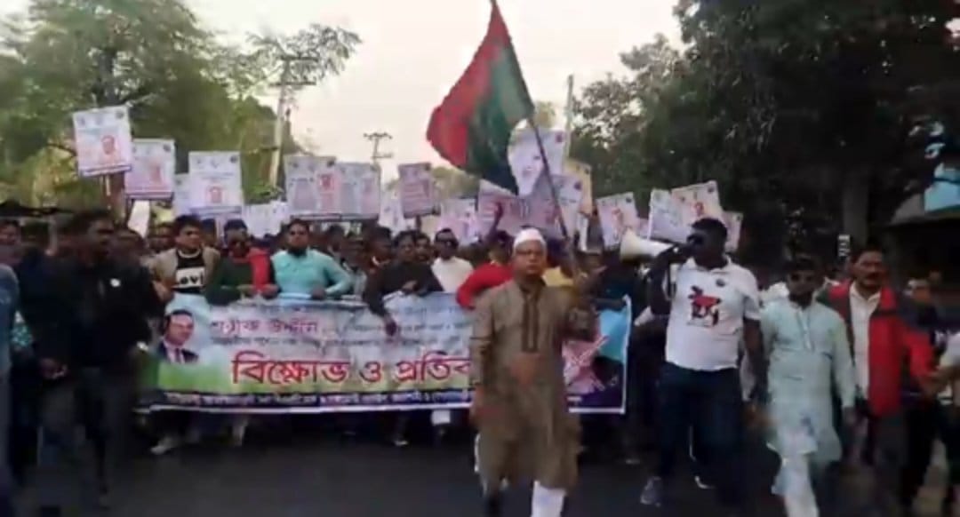 রাজশাহী-১ আসনে বিএনপির প্রার্থী পরিবর্তনের দাবিতে মহাসড়ক অবরোধ