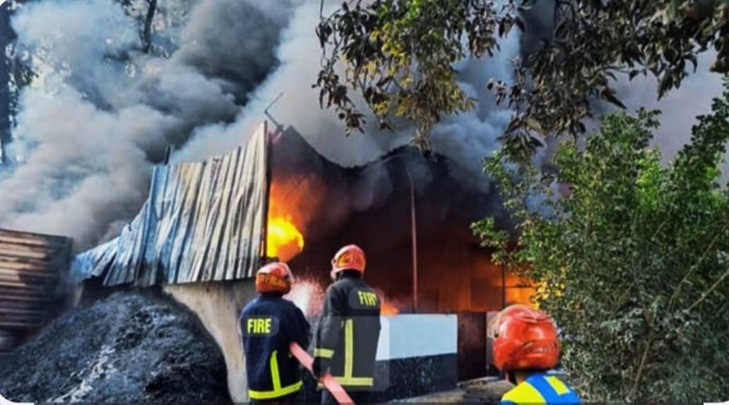 গাজীপুরের বাঘের বাজার এলাকার কেমিক্যাল কারখানায় আগুন। 