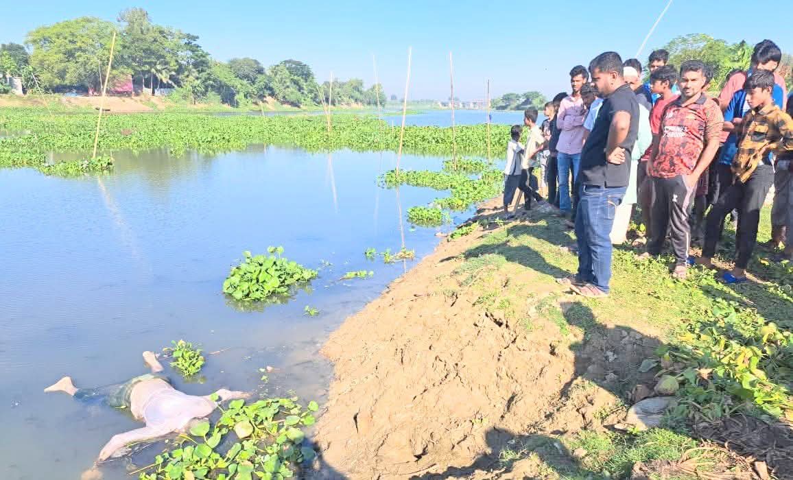 আখাউড়া তিতাস নদীতে ভাসমান অবস্থায় মানসিক ভারসাম্যহীন ১ ব্যাক্তির অর্ধগলিত লাশ উদ্ধার 