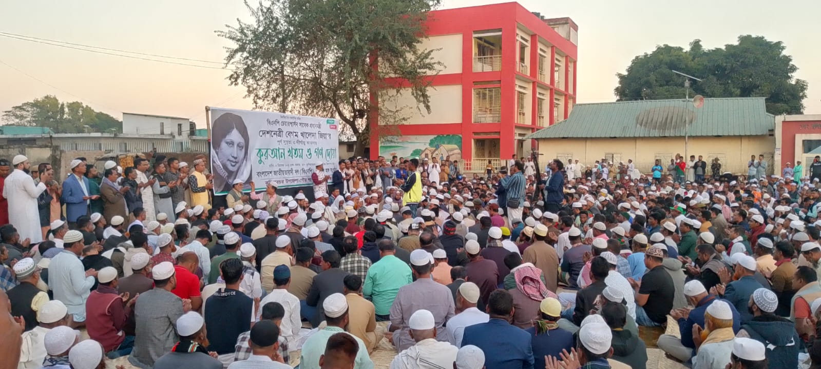 বেগম খালেদা জিয়ার সুস্থতা কামনায় কুরআন খতম ও গণ দোয়া আয়োজন করা হয় কুলিয়ারচরে।