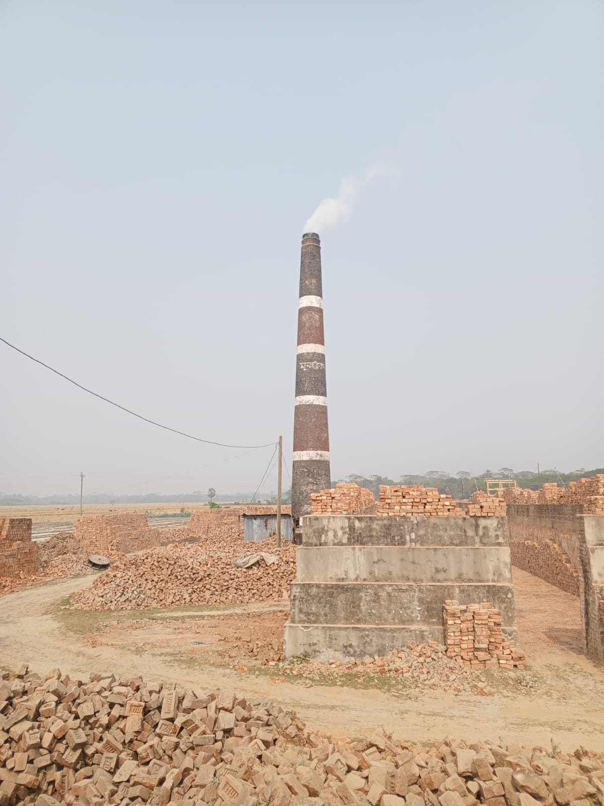 মেসার্স মুনা ব্রিকস, নিয়ম ভেঙ্গে তার নিজস্ব নিয়মেই চলছে।মানছেনা কোনো ধরনের প্রচলিত আইন।