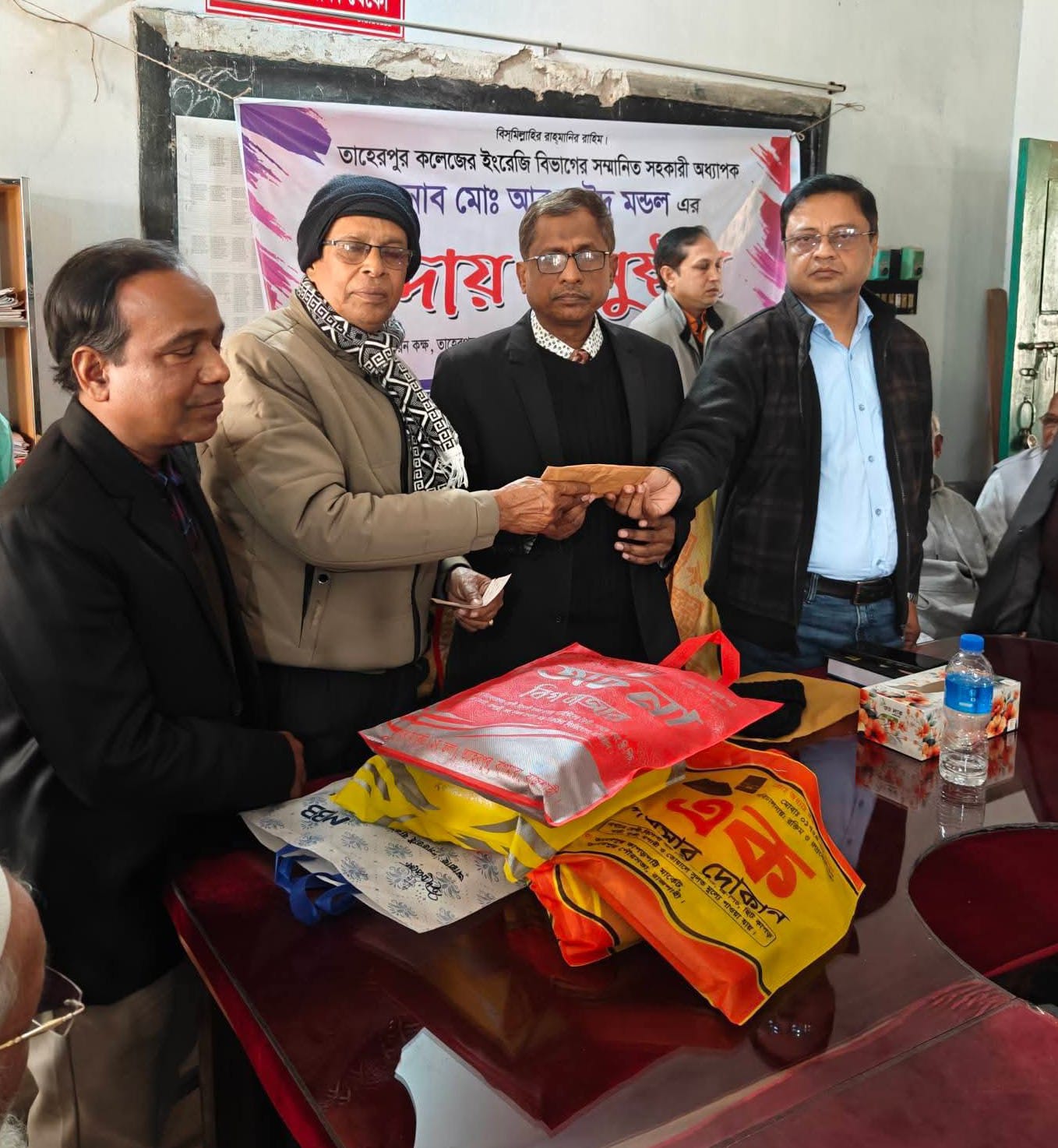তাহেরপুর কলেজে সহকারী অধ্যাপক আবু সাইদ মন্ডলের অবসরজনিত বিদায় অনুষ্ঠান অনুষ্ঠিত