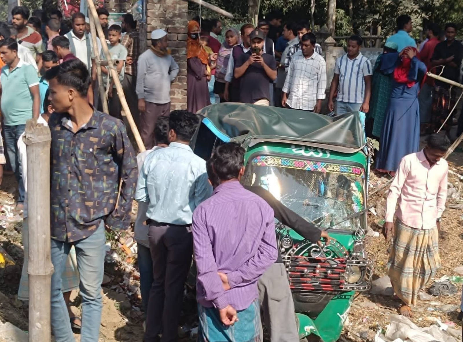 বড়তাকিয়ায় সড়ক দূর্ঘটনায় শিক্ষার্থী সহ নি হ ত ২, আ হ ত