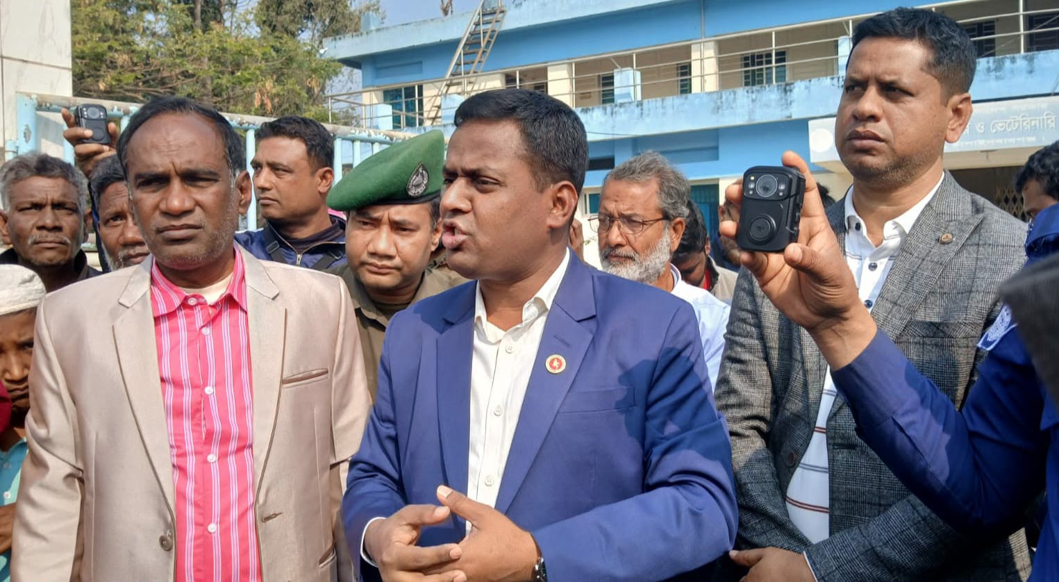 প্রাণিসম্পদ কর্মকর্তাসহ পাঁচ জনকে মুচলেকা নিয়ে মুক্তি